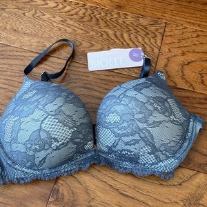 Victoria’s Secret bio fit bra size 36B